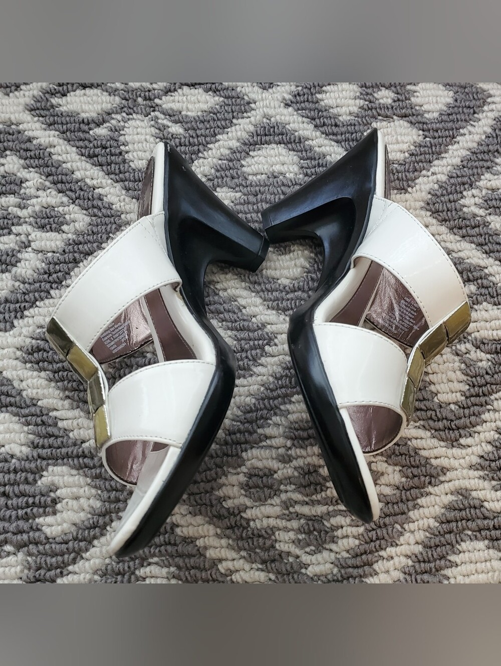 ❗️FINAL PRICE AND SALE❗️Croft&Barrow White Slip On Sandals - Picture 4 of 10